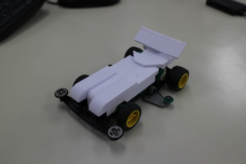 学生が設計したミニ四駆のボディ２（3Dプリンタで出力したもの）