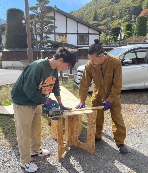 専門家の指導で安全な電動工具の使い方もマスター