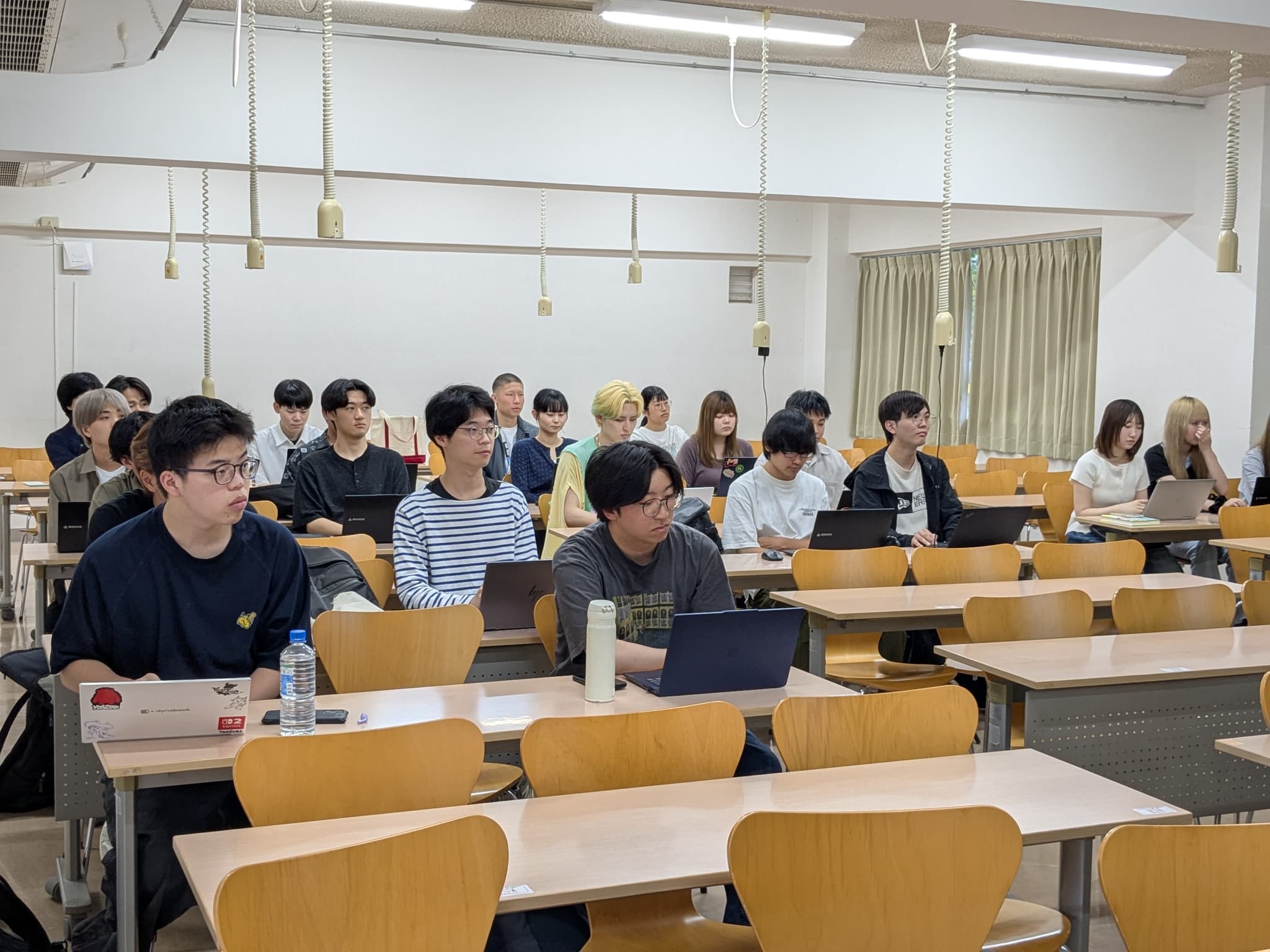 /upload/faculty/content/20260716maeura02.jpg