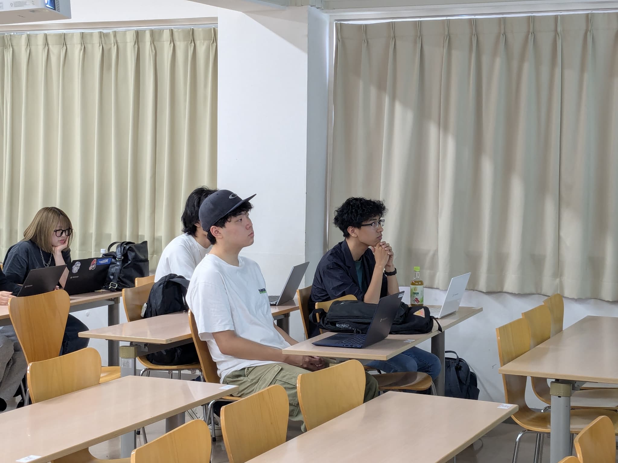 /upload/faculty/content/20260716maeura03.jpg