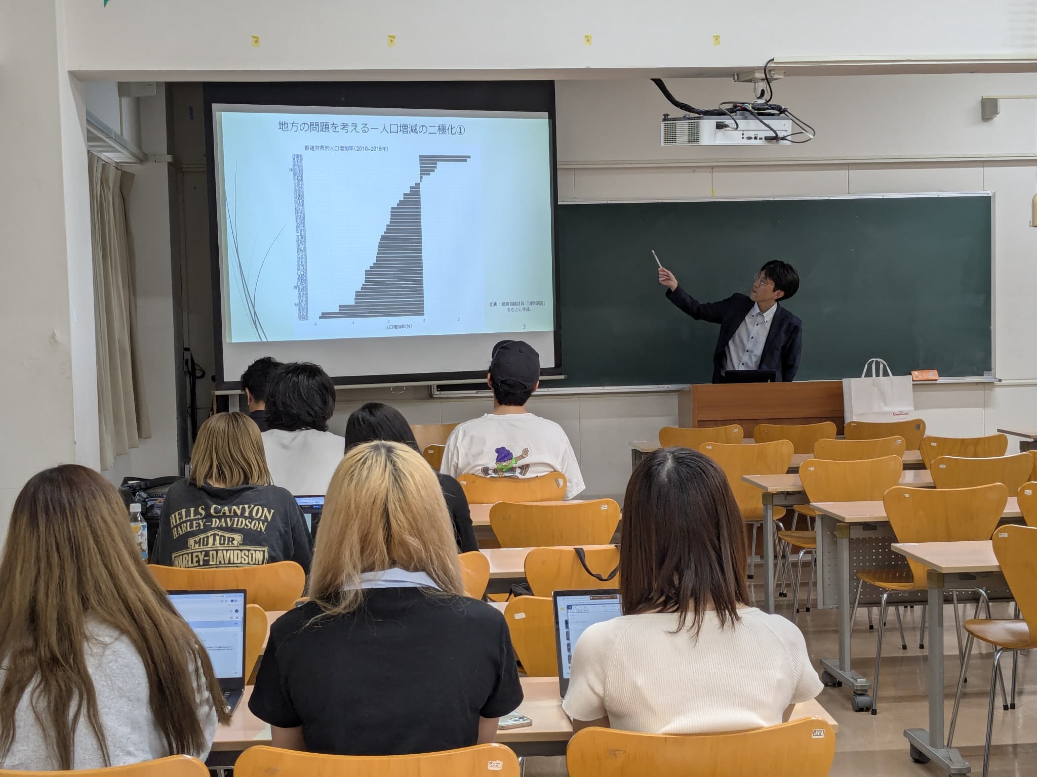 /upload/faculty/content/20260716maeura04.jpg