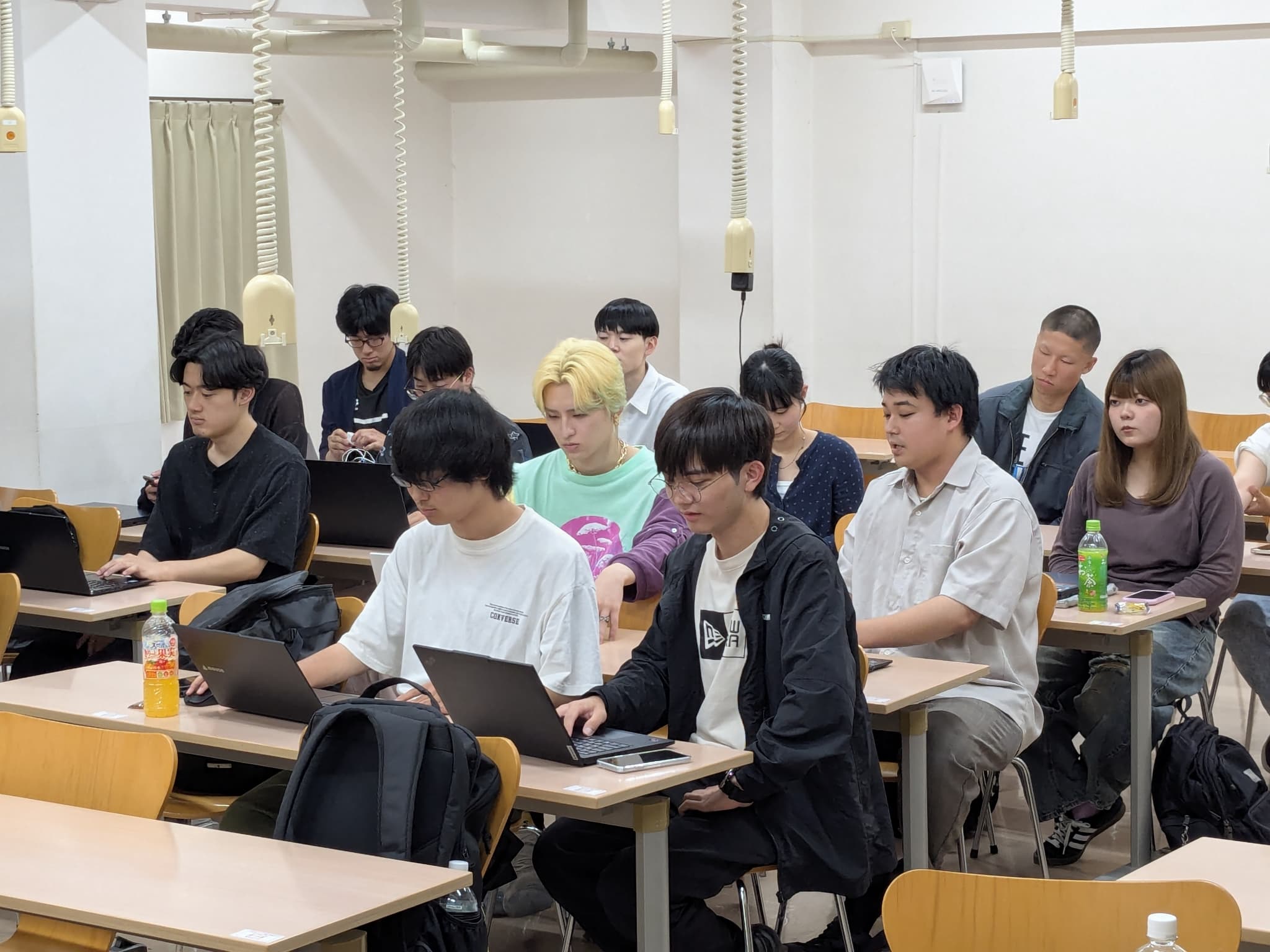 /upload/faculty/content/20260716maeura05.jpg