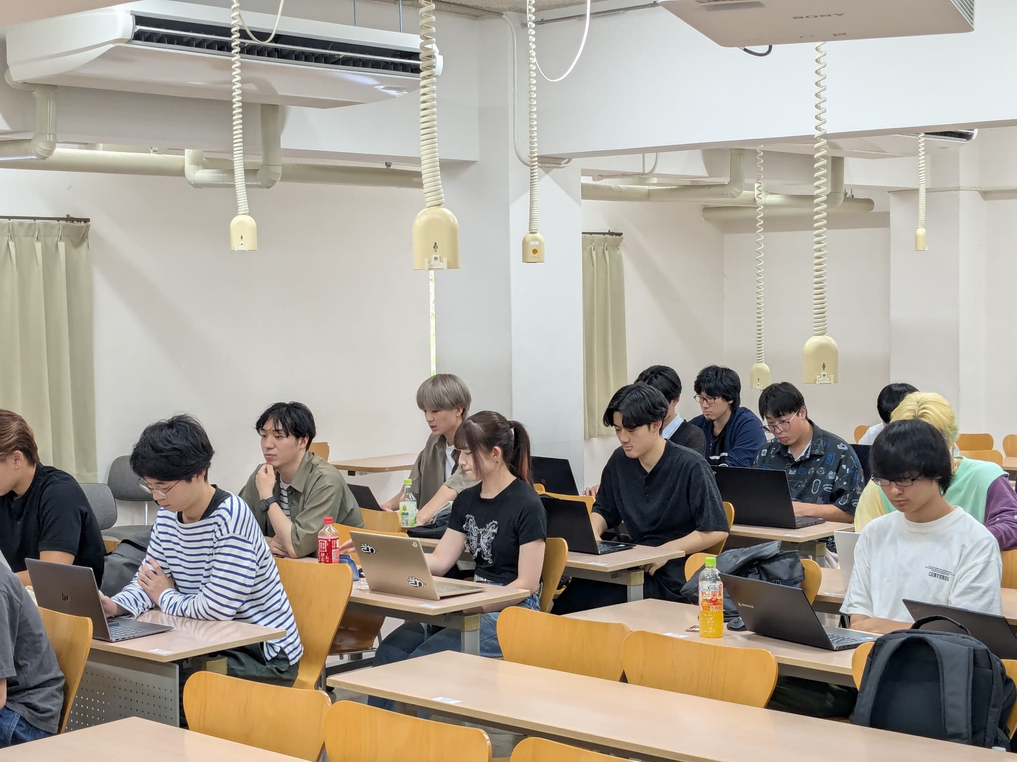/upload/faculty/content/20260716maeura06.jpg