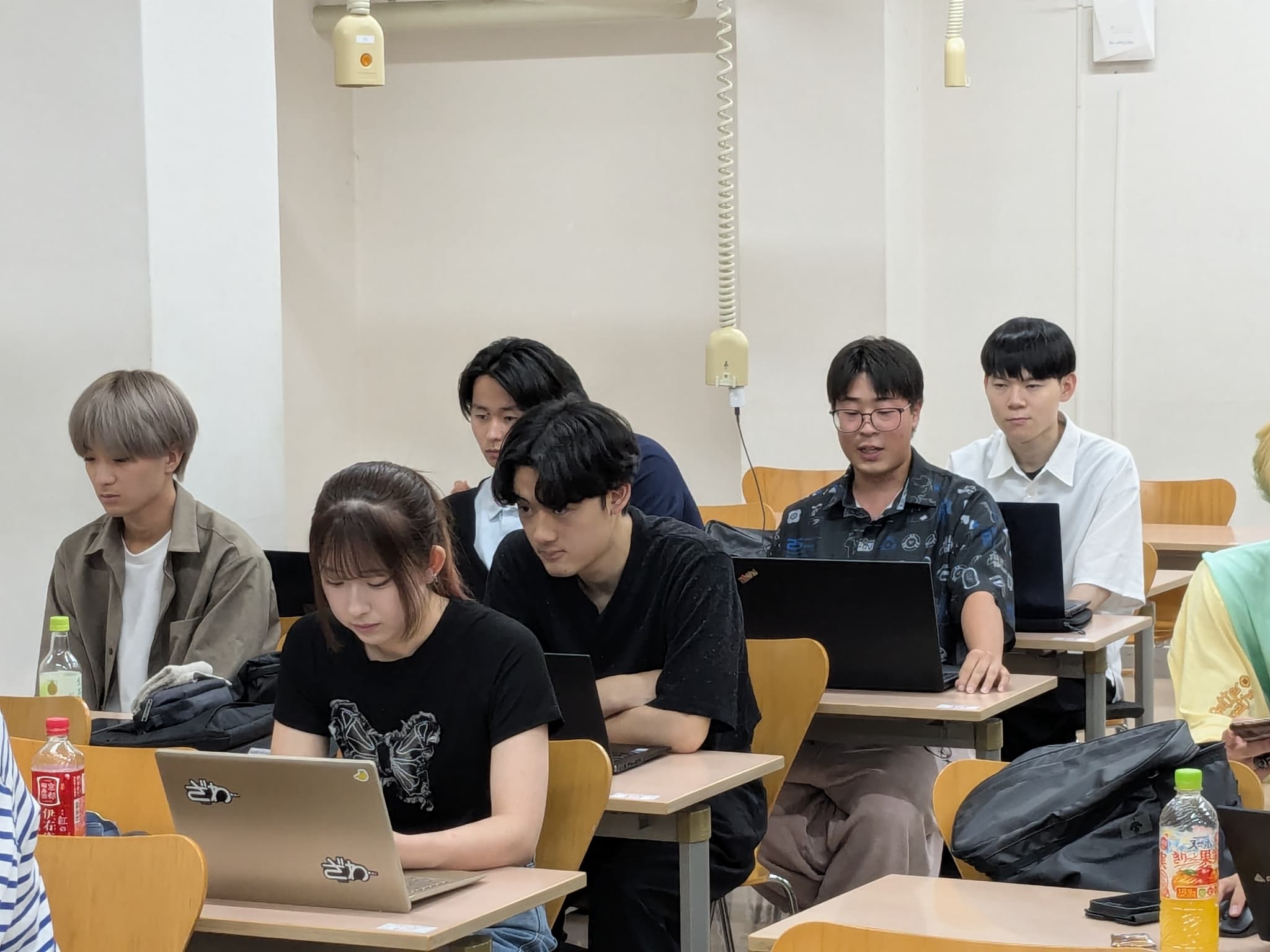 /upload/faculty/content/20260716maeura07.jpg