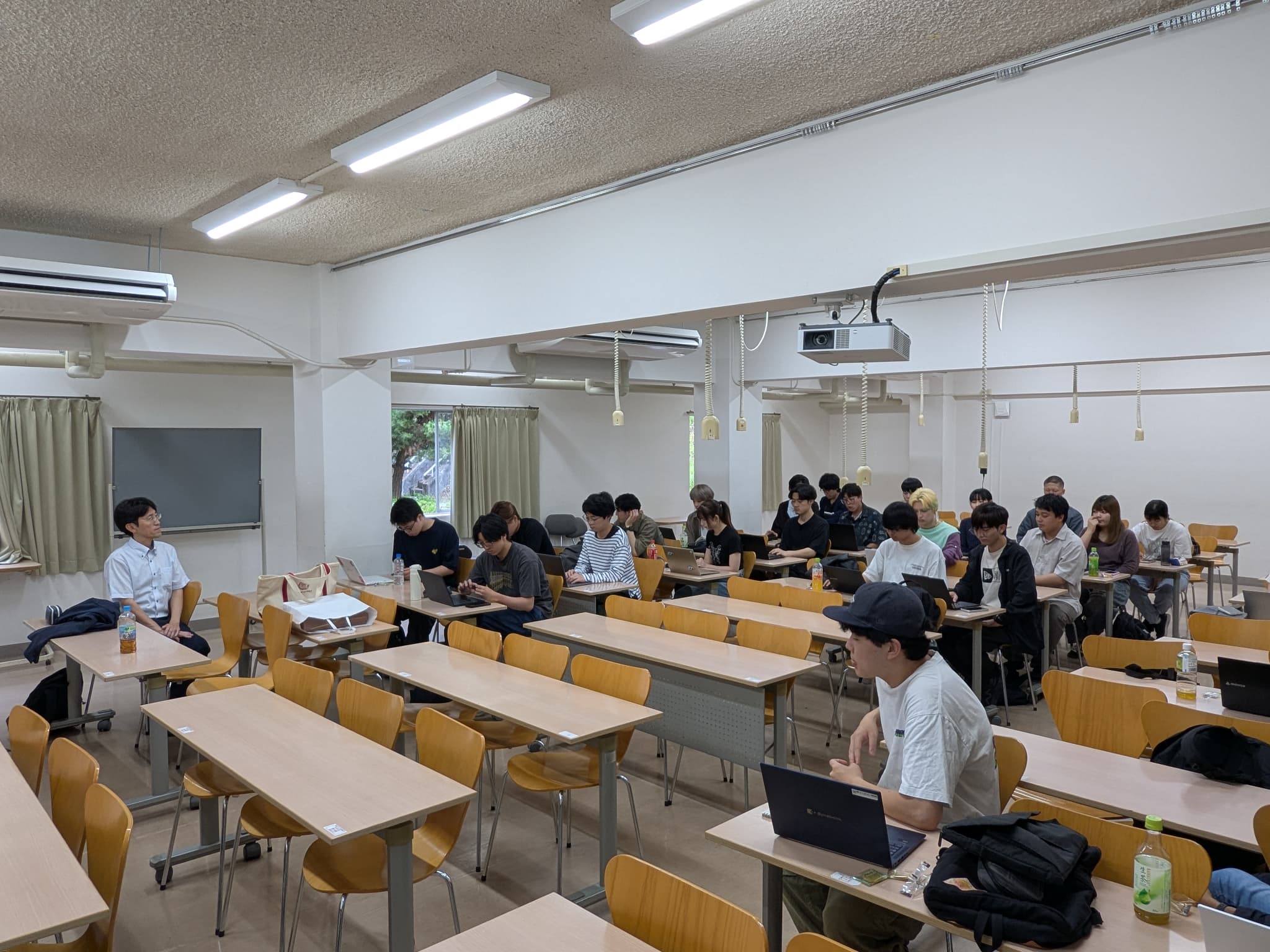 /upload/faculty/content/20260716maeura08.jpg