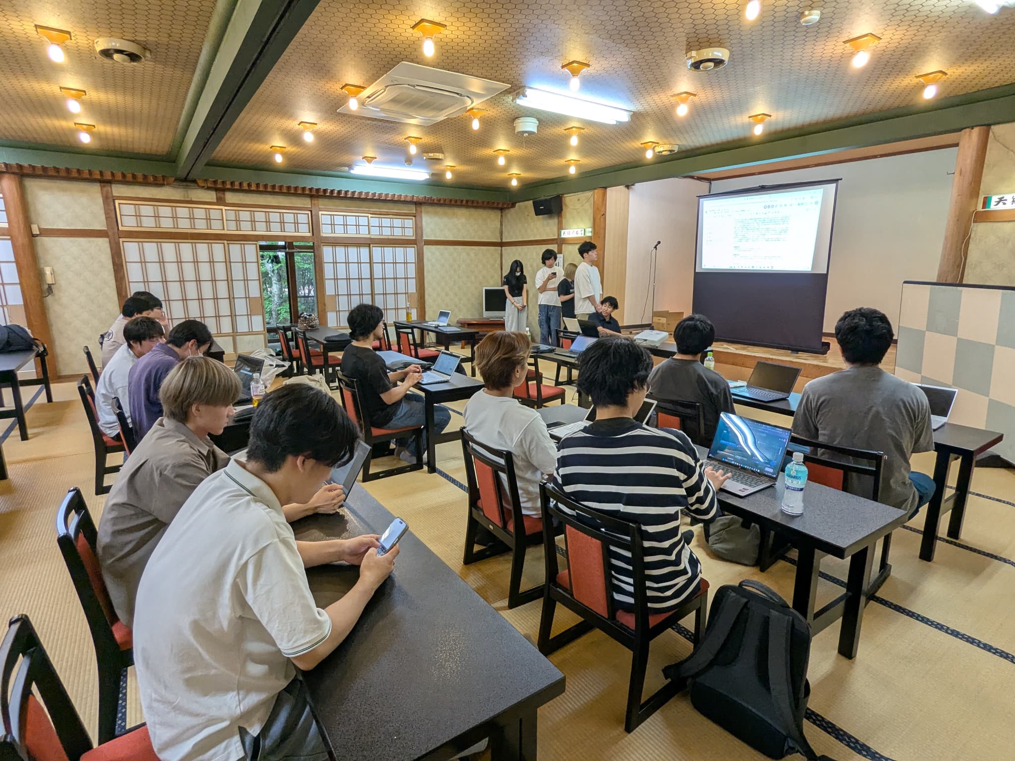 /upload/faculty/content/20260817maeura2.jpg