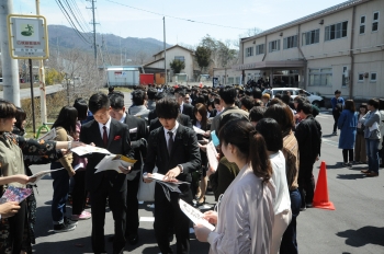 入学式後の新入生サークル勧誘の様子