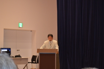 小諸ゆかりの人物などについて講演する舟田事務局長