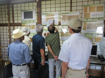 藤本蚕業歴史館の展示室